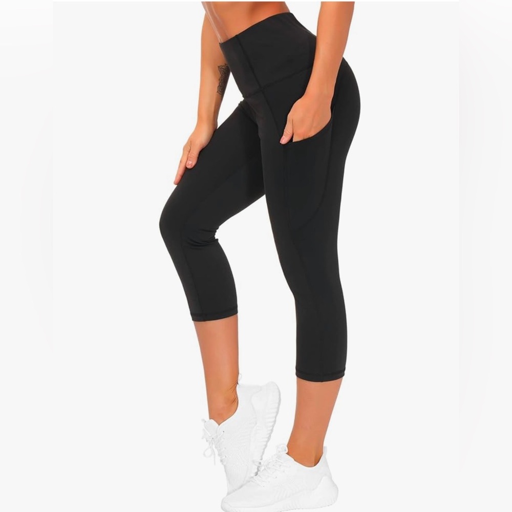 NWOT Thick High Waist Capri Yoga Pants with Pockets